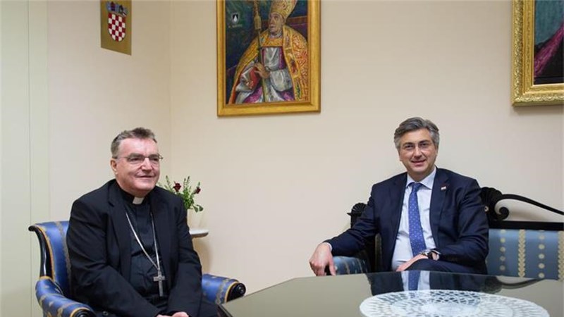 Obilazak zagrebačke katedrale koja je pretrpjela oštećenja uslijed potresa